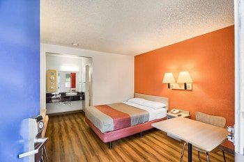Motel 6 Everett South