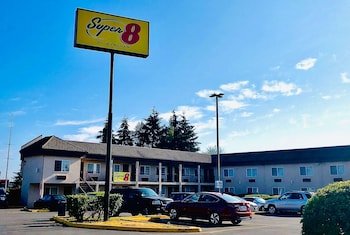 Super 8 by Wyndham Lynnwood