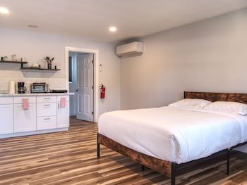 Ethan Allen Motel