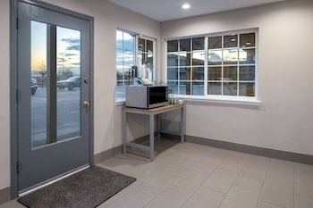Super 8 by Wyndham Bakersfield CA