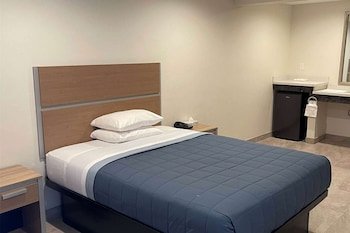 Super 8 by Wyndham Bakersfield CA