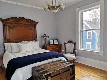 Carlisle House Inn