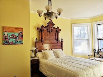 Carlisle House Inn