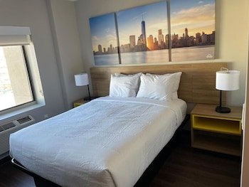 Days Inn & Suites by Wyndham Jamaica JFK Airport