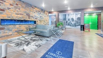 Cobblestone Hotel & Suites
