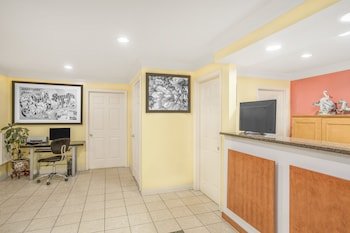 Super 8 by Wyndham Sumter