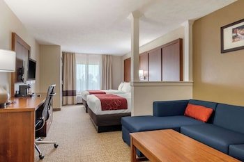 Comfort Suites Speedway - Kansas City
