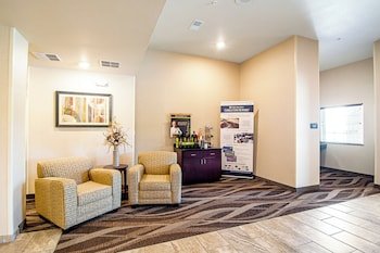 Cobblestone Hotel & Suites Paxton