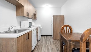 Atria Hotel and RV McGregor
