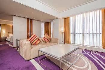 Holiday Inn Qingdao City Center