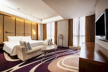 Holiday Inn Qingdao City Center