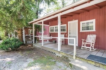 Highland Lake Inn & Resort - Flat Rock
