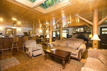 Highland Lake Inn & Resort - Flat Rock
