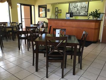 Super 8 by Wyndham Walterboro