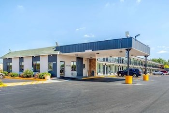 Econo Lodge Shorewood