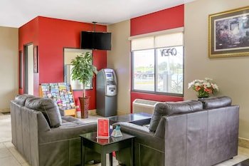 Econo Lodge Shorewood