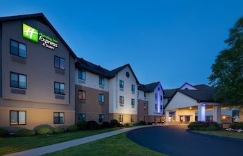 Holiday Inn Express Hotel & Suites