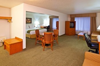 Holiday Inn Express & Suites Logan