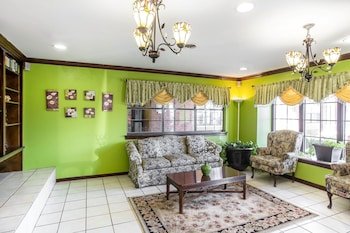 Rodeway Inn & Suites