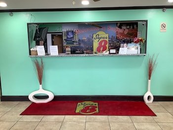 Super 8 by Wyndham Riverside/Kansas City
