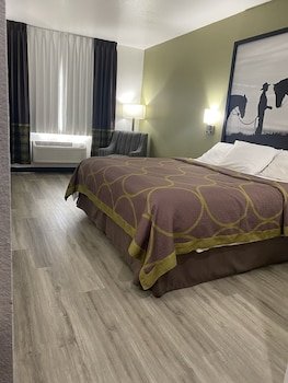 Super 8 by Wyndham Weatherford