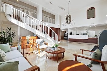 Brookhurst Plaza Inn