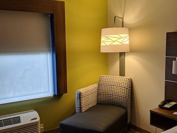 Holiday Inn Express Hotel & Suites Claypool Hill (Richlands Area)