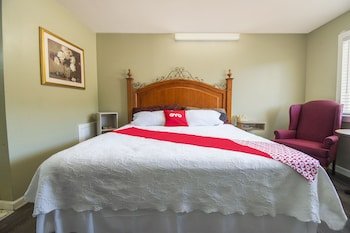 Hotel Calhoun by Oyo