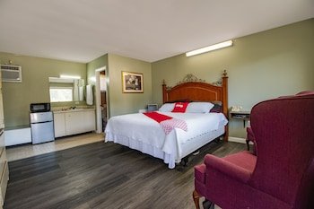 Hotel Calhoun by Oyo