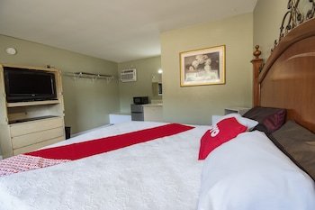 Hotel Calhoun by Oyo