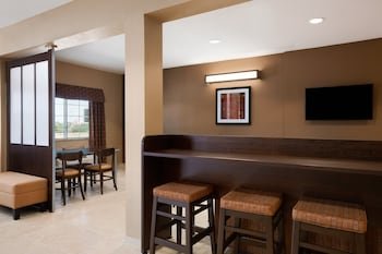 Microtel Inn & Suites by Wyndham Kenedy