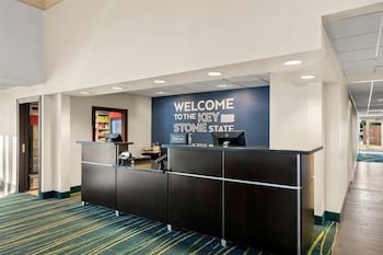 Hampton Inn & Suites Newtown