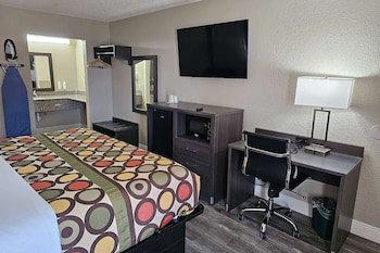 Super 8 by Wyndham Metairie
