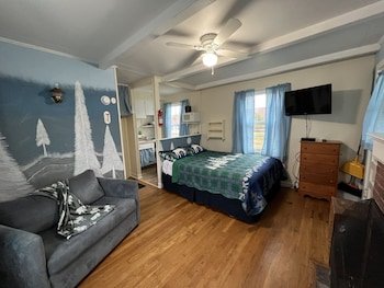 Eden Village Motel & Cottages