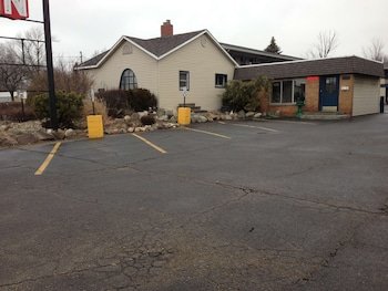 Cadet Motor Inn