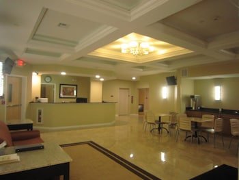 Red Carpet Inn And Suites Monm