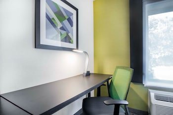 Holiday Inn Express and Suites Albany Airport Wolf Road