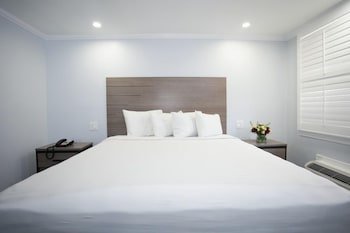 Commack Motor Inn