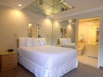 Commack Motor Inn