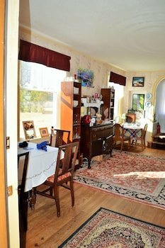 Heathwood Inn & Suites