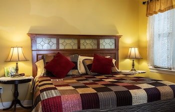 Heathwood Inn & Suites