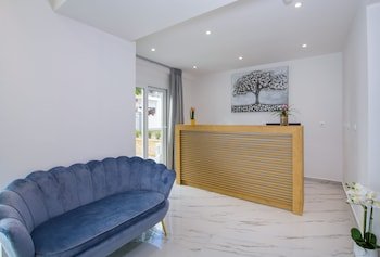 Deluxe City Hotel