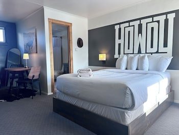 Elk Antler Inn
