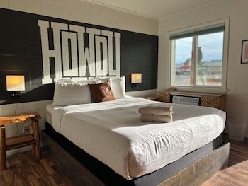 Elk Antler Inn