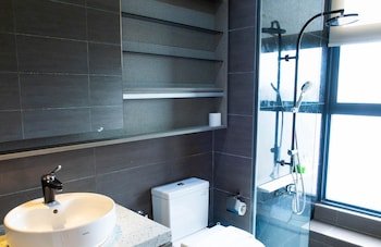 Expressionz Professional Suites by Perfect Host