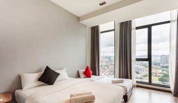 Expressionz Professional Suites by Perfect Host