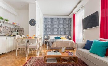 Aurelia Antik Apartments & Rooms