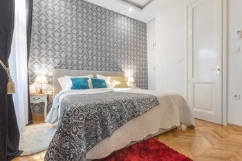 Aurelia Antik Apartments & Rooms