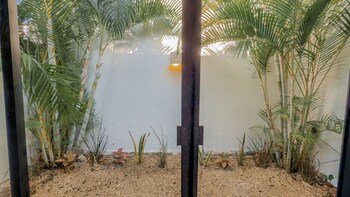 Hotel Unknown
