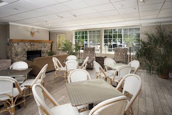 Hilltop Inn by Riverstone